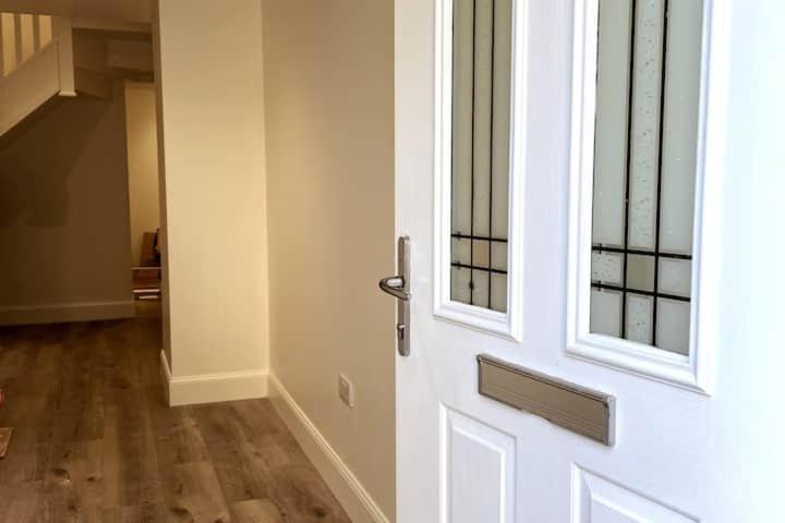 Lovely 3 Bedroom Apartment With Private Garden In Edinburgh City Centre Exterior photo