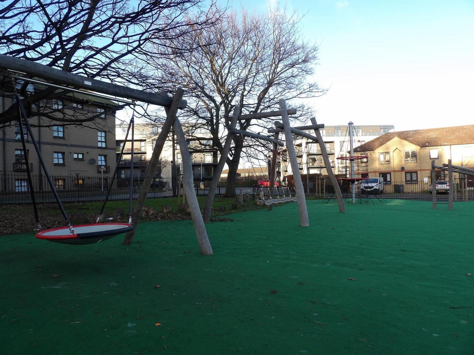 Lovely 3 Bedroom Apartment With Private Garden In Edinburgh City Centre Exterior photo