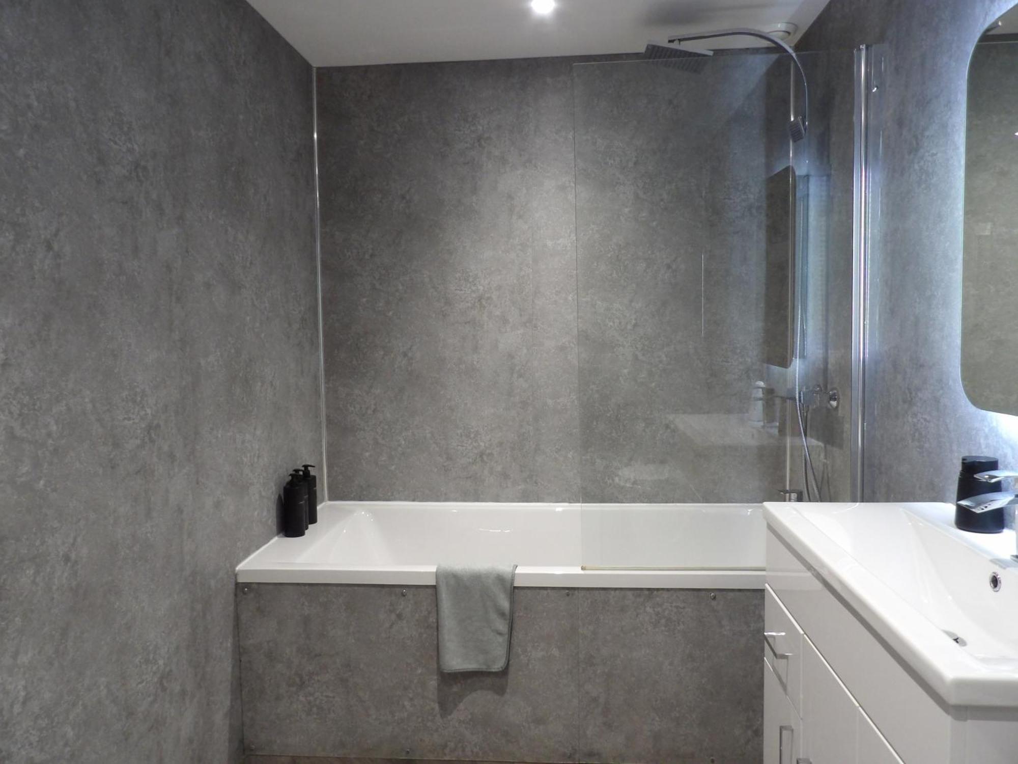 Lovely 3 Bedroom Apartment With Private Garden In Edinburgh City Centre Exterior photo