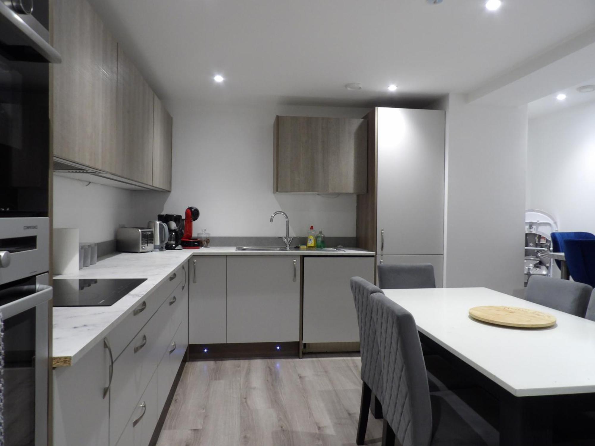 Lovely 3 Bedroom Apartment With Private Garden In Edinburgh City Centre Exterior photo